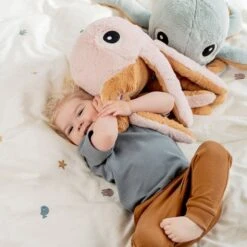 Done By Deer Cuddle Freund Jelly Powder -Plüschtierladen done by deer cuddle freund jelly powder 3